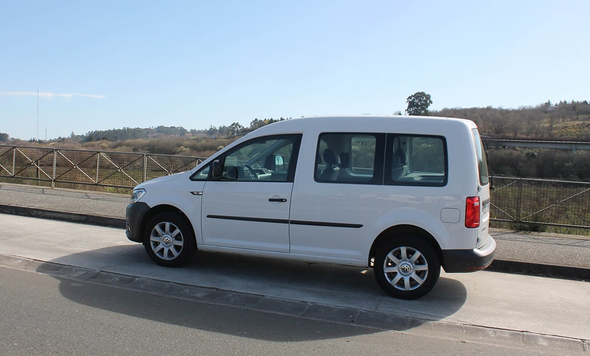 Vehículo de ocasión VOLKSWAGEN CADDY KOMBI en Galicia